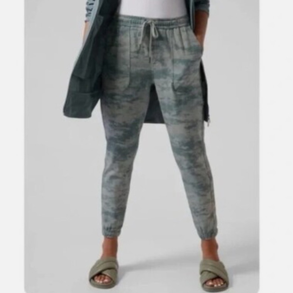 Athleta farallon jogger camo